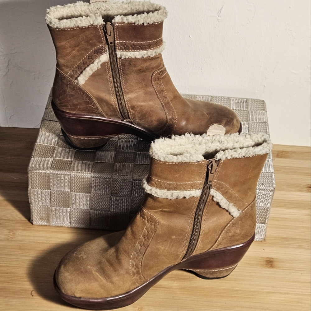 JAMBU Tan Sheepskin & Leather Boots, Women's size 7.5 M